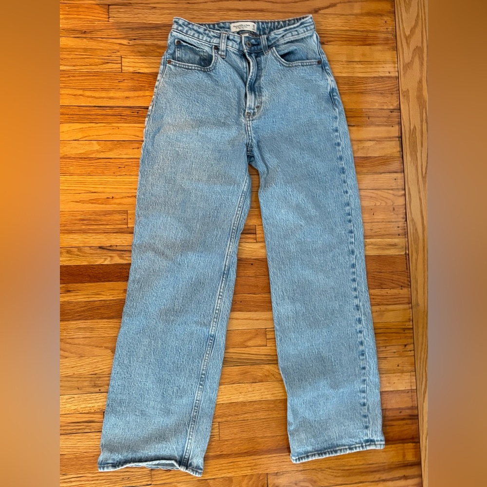 Abercrombie curve love 90s relaxed jean in 26 Short